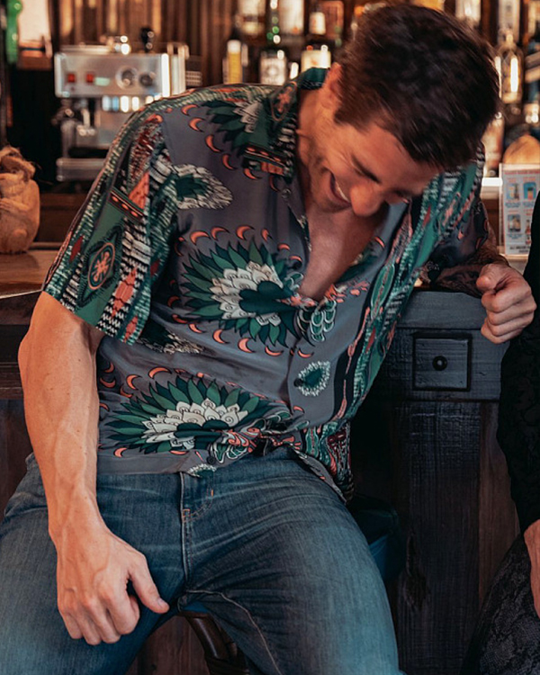 Jake Gyllenhaal Green Shirt - Image 4