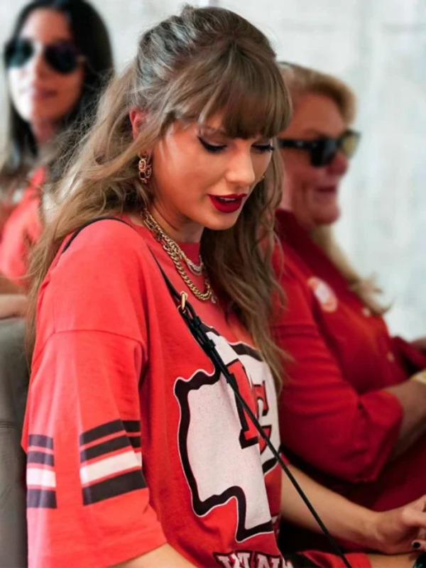 Taylor Swift Chiefs T-Shirt - Image 3